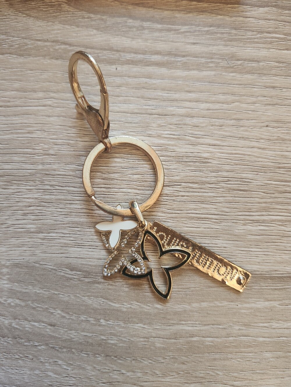 Dwsiger Style Handmade Gold Floral Charm Keyring - Women's Accessory